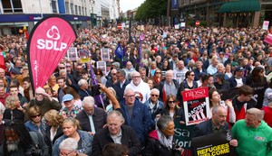 Antirasistički protest u Belfastu 13. juna