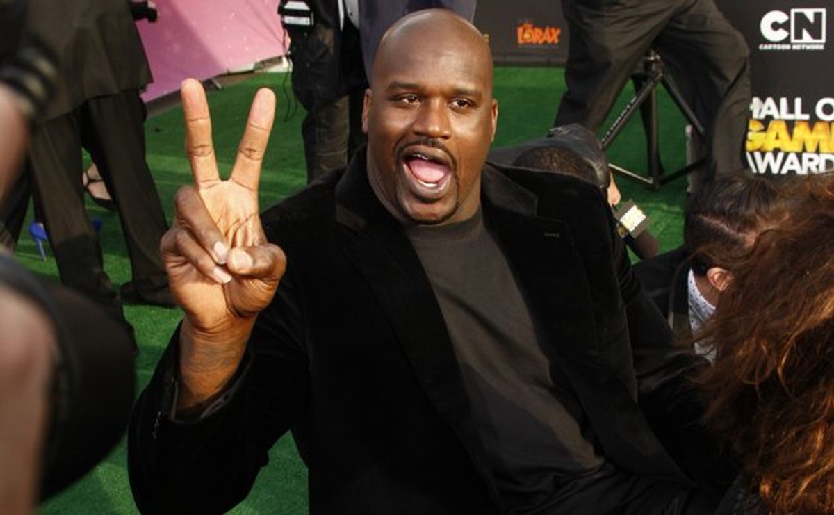 Shaquille O'Neal kupił nastolatkowi, który ma bardzo duży rozmiar stopy, dziesięć par butów