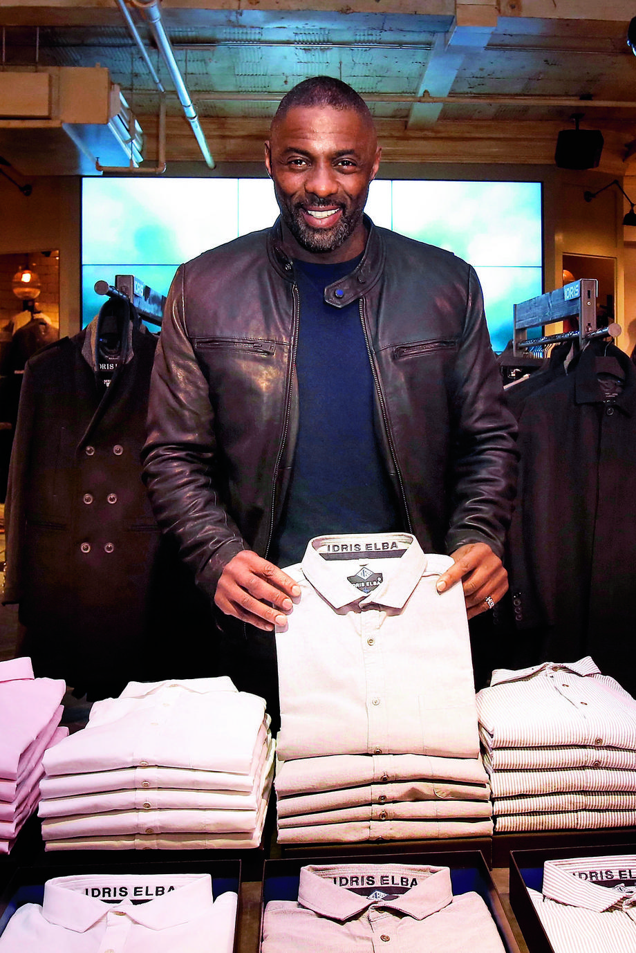 Gwiazdy, które kochają superdry Jedną z najnowszych kolekcji Superdry zaprojektował aktor Idris Elba. W T-shirtach z logo marki pokazywali się Kate Winslet, David Beckham i Leonardo DiCaprio 