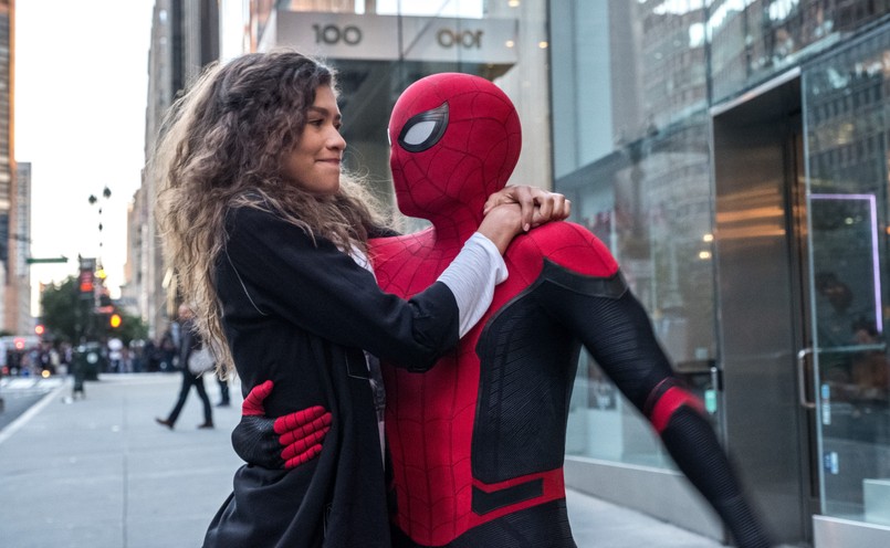 Zendaya jako MJ i Tom Holland (albo kaskader) jako Spider-Man