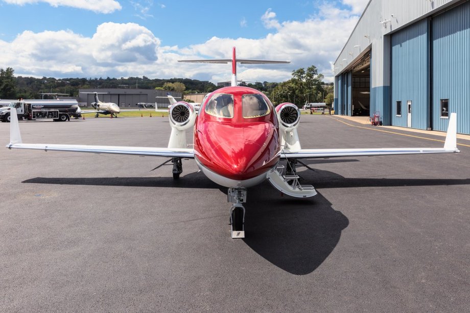 HondaJet ma 13 metrów długości, 4,5 metra wysokości i rozpiętość skrzydeł 13 metrów. To mały odrzutowiec, który rywalizuje m.in. z...