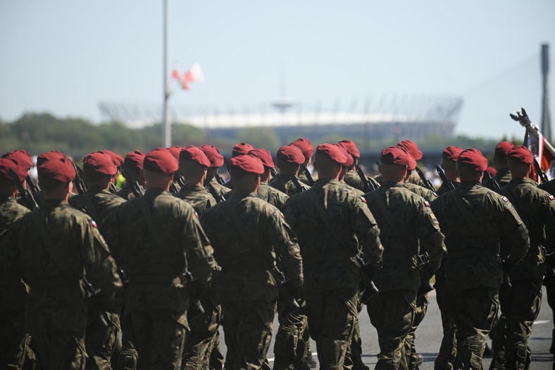 Warszawa, 15.08.2025. Defilada wojskowa na warszawskiej Wisłostradzie, w ramach obchodów Święta Wojska Polskiego, 15 bm. Tegoroczna defilada wojskowa odbywa się pod hasłem „Dziękujemy za Waszą służbę”. (mr) PAP/Marcin Obara