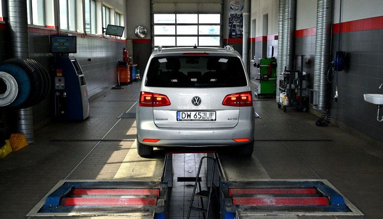 Rewolucja w badaniach aut 2026. UE: Diagnosta sprawdzi ten parametr i żegnaj dowód