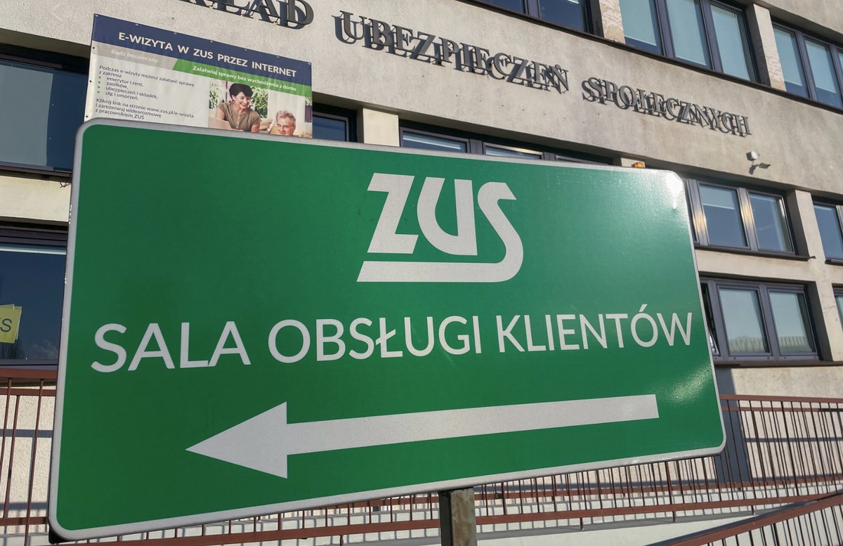 Wiele tysięcy wniosków wpłynęło do ZUS. Urzędnicy wystawią oceny jeszcze w maju