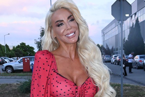"NADAM SE DA ĆE MI SIN KUPITI STAN" Bojana Lazić stigla na finale "Pinkovih Zvezda" i otvorila dušu: "Sve što je Jovana Jeremić rekla, tako je bilo" (Video)