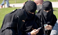 Norweski rząd chce zakazu noszenia islamskich chust w szkołach. 'Uniemożliwiają dobrą komunikację'