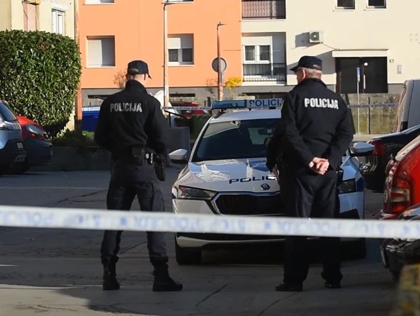 Deca su se u trenutnu nesreće nalazila na zadnjem sedištu automobila