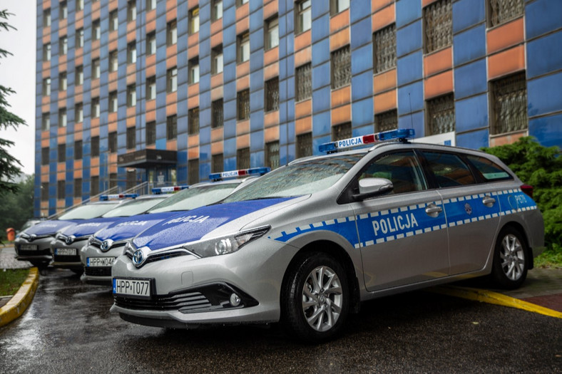 Hybrydowe Toyoty Auris Kombi w służbie policji