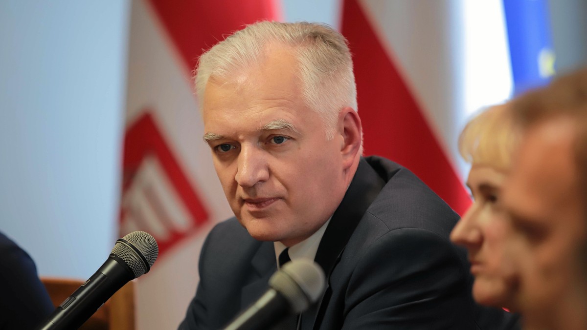 Nie ma szczególnego entuzjazmu, nie widać też szczególnego zainteresowania opinii publicznej tematem referendum konsultacyjnego ws. zmian w konstytucji - ocenił dziś wicepremier, minister nauki i szkolnictwa wyższego Jarosław Gowin.