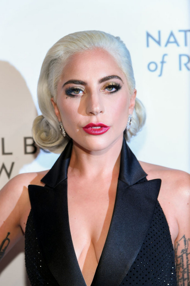 Lady Gaga na gali National Board Of Review. Wyglądała zjawiskowo!