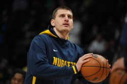 Tiple-double Jokica, 41. punktów Tatuma [WIDEO]