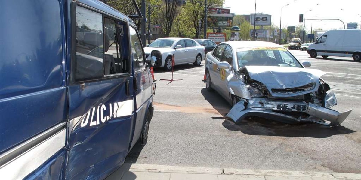 Warszawa, wypadek, taxi, taksówka, radiowóz, policja