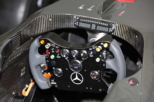 McLaren Mercedes MP4-24 - Nowy bolid dla Lewisa Hamiltona