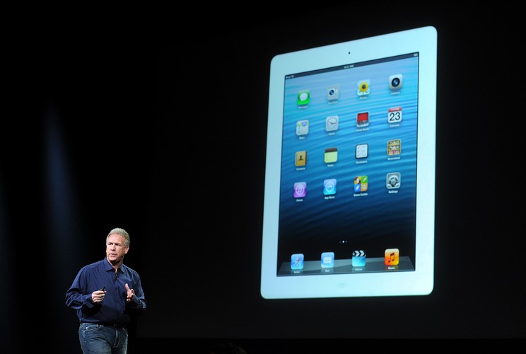Philip 'Phil' Schiller prezentuje nowy iPad Mini podczas konferencji Apple w San Jose w Kalifornii