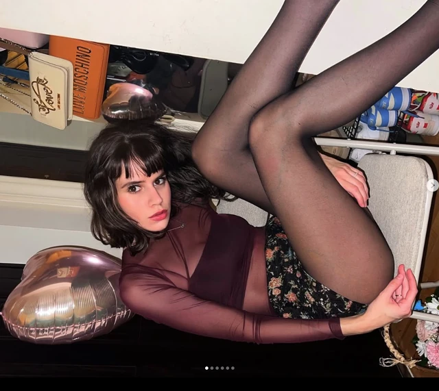 Naša glumica je 32 godine mlađa od supruga, a sad objavila vrele fotke u providnoj bluzi: Prvi reagovao Vladimir Tomović