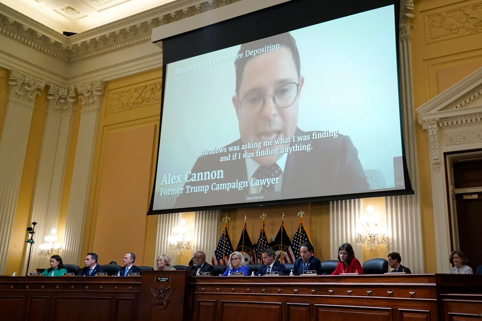 Trampov advokat kampanje Aleks Kenon tokom ispitivanja pred komisijom