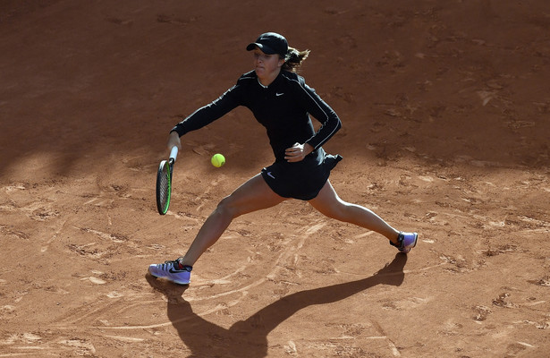 Iga Świątek awansowała do drugiej rundy French Open i wróci do czołowej "100" listy WTA