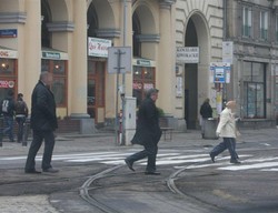 Prezydent piechotą na zakupy. Z jednym ochroniarzem