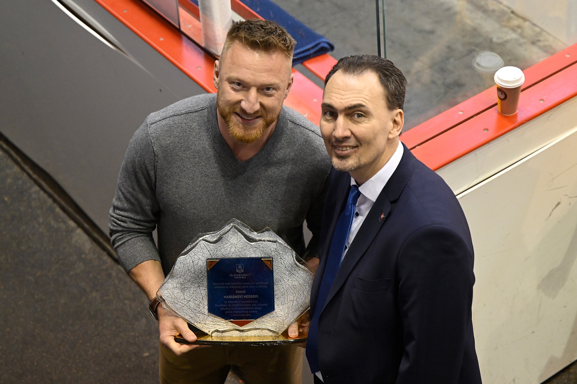 Bývalý slovenský hokejový reprezentant Marián Hossa a prezident SZĽH Miroslav Šatan.