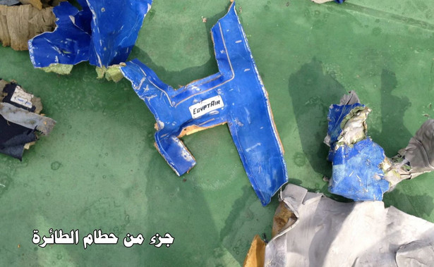 Opublikowano pierwsze zdjęcia odnalezionych szczątków airbusa linii EgyptAir. [FOTO]