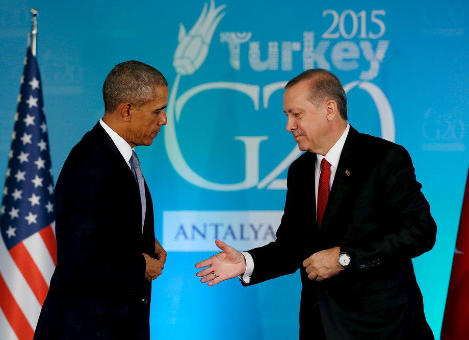 U.S. President Barack Obama (L) and Turkey's President Recep Tayyip Erdogan shake hands after speaking to reporters following their meeting at the Regnum Carya Resort in Antalya, Turkey, November 15, 2015.
