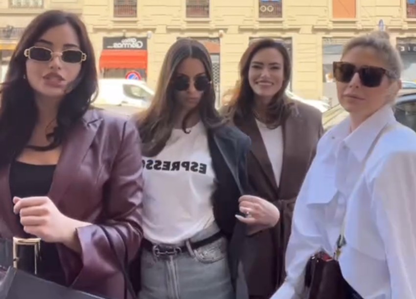 Dragana Kosjerina i Kristina Radenković sa prijateljicama u Italiji