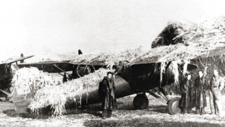 Samoloty PZL P.11c na lotnisku polowym. Zdjęcie z września 1939 r.