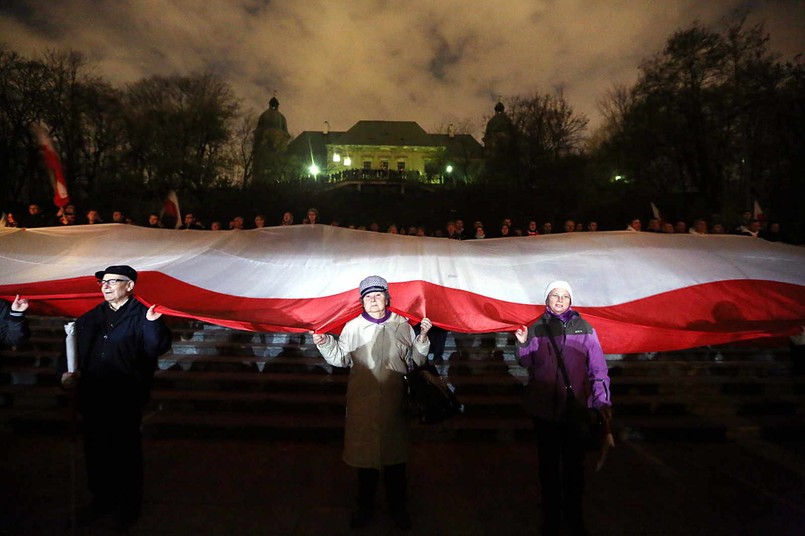 Uczestnicy Marszu Niepodległości "Odzyskajmy Polskę" dotarli na Agrykolę, gdzie zostały wygłoszone przemówienia