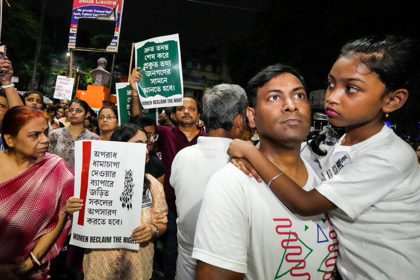 Protesti u Kakluti, Indija, 14. avgusta, nakon ubistva i silovanja doktorke
