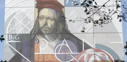 Odsłonięto mural z wizerunkiem Heweliusza. Tak Gdańska Biblioteka Polskiej Akademii Nauk świętuje 425. urodziny