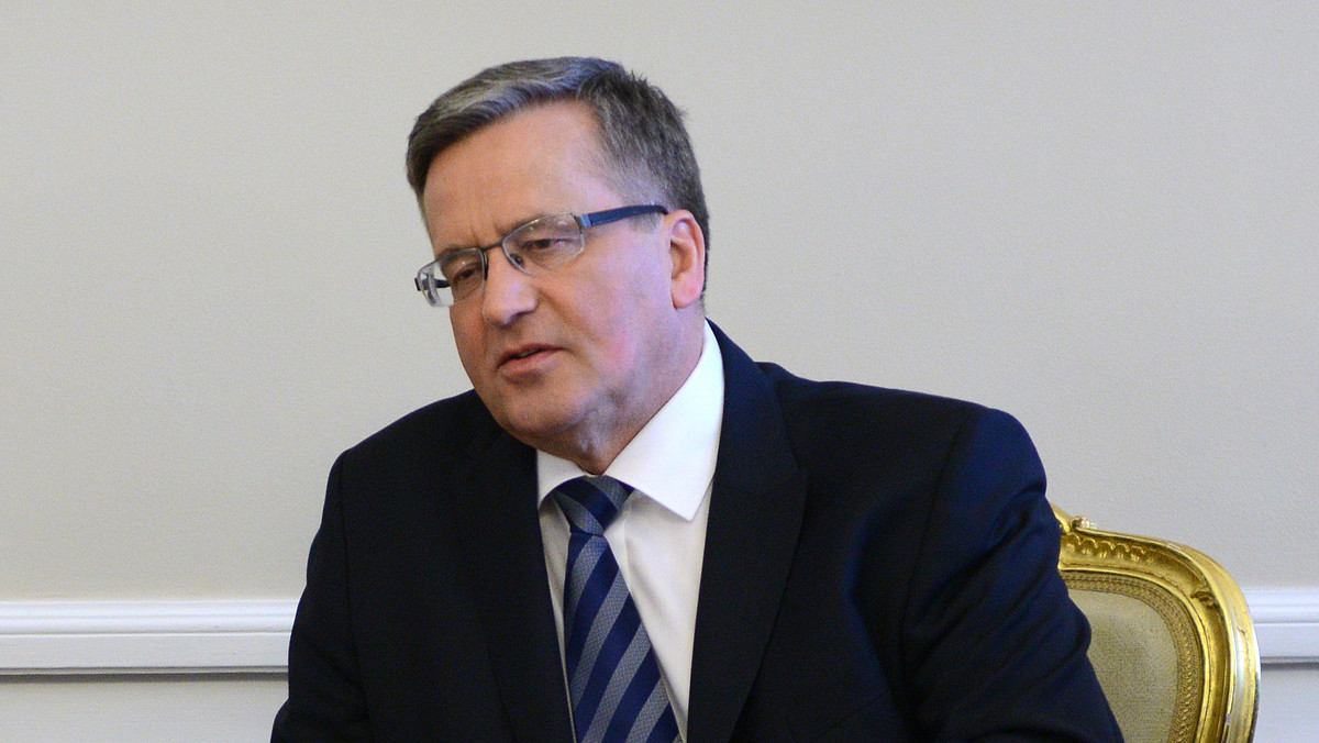 Prezydent Bronisław Komorowski uważa, że sprawy wyjaśnienia przyczyn katastrofy smoleńskiej nie da się uregulować w specjalnej ustawie. - W normalnym kraju do rozwiania wątpliwości służy komisja badająca wypadki lotnicze i prokuratura - podkreślił.