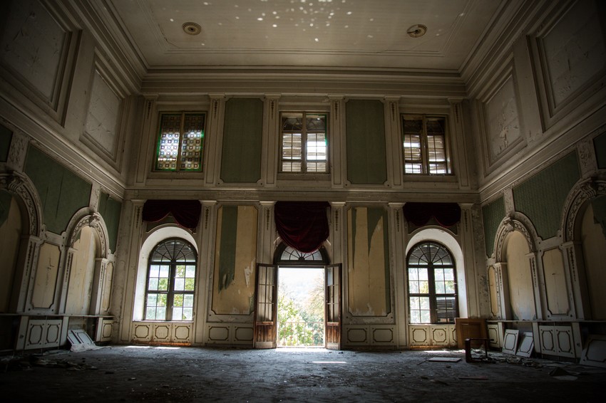 Sala kneževa: Ovde su se nekad održavali balovi o kojima se pričalo, organizovani su koncerti, književne večeri...