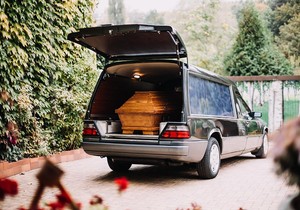 Pogrebni kombi pokrivalica