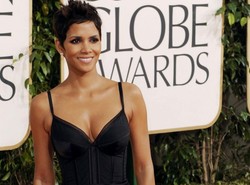 Jak ona to robi? 45-letnia Halle Berry zdradza sekrety swojego piękna