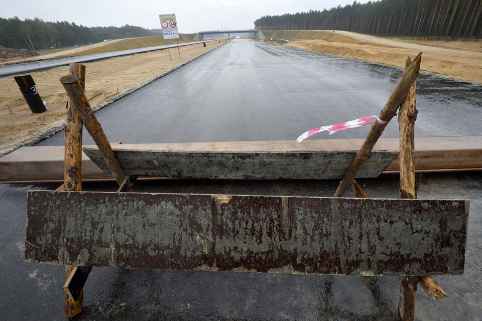 Budowa autostrady A1 w Otłoczynie, fot. PAP/Tytus Żmijewski