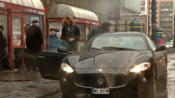 Wypadek maserati z gwiazdą TVN na filmie. Oto nowy hit internetu