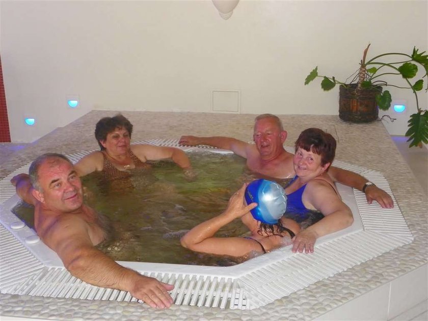 Patrzcie! Unia daje emerytom na jacuzzi!