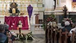 skromny pogrzeb gwiazdy filmów barei. tak pożegnano halinę kowalską [foto]