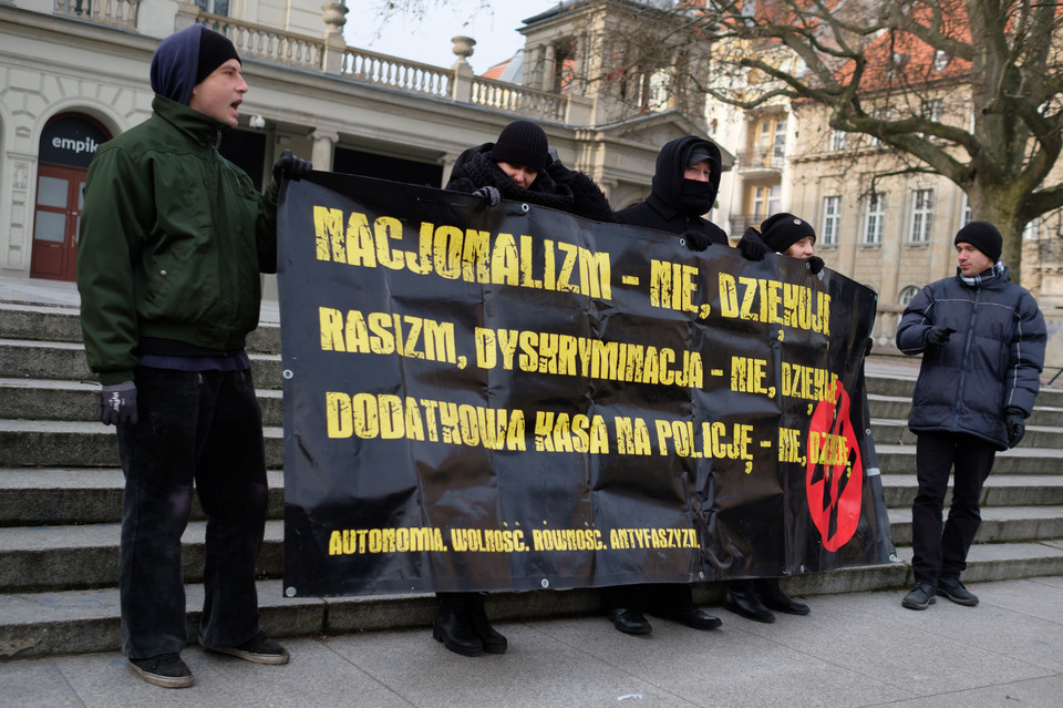 POZNAŃ MANIFESTACJA STOP PRZEMOCY NA TLE RASOWYM (uczestnicy manifestacji)