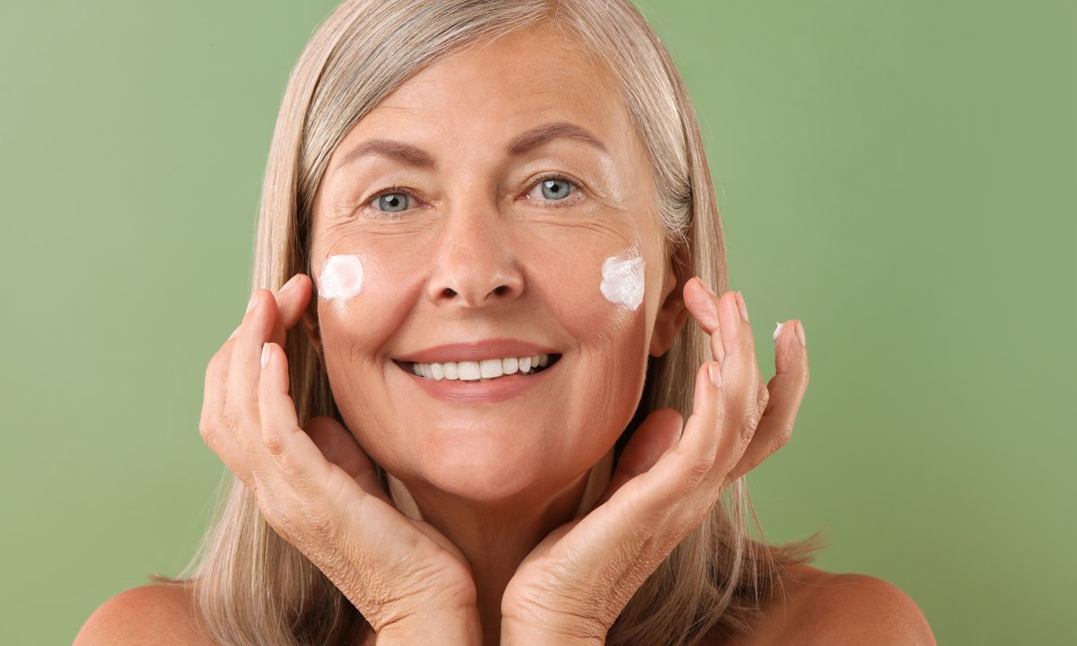 To serum usuwa przebarwienia i plamki starcze w mig! "Koleżanki pytają, jak to zrobiłam!"