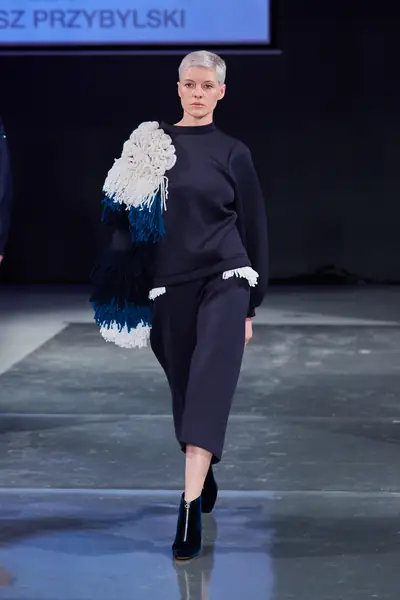 Izabela Biskupska catwalk