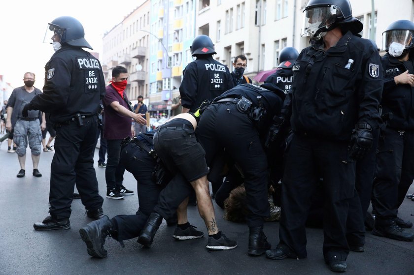 Koronawirus w Niemczech: protesty przeciwko restrykcjom