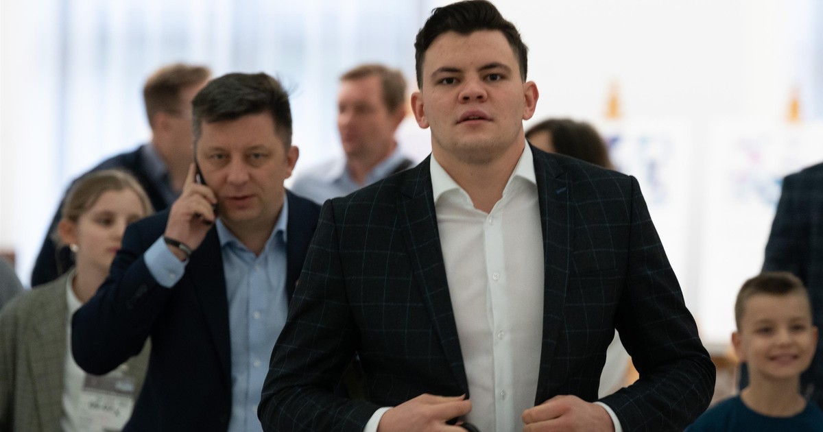 To jednak szok. Wróżyli koniec partii Hołowni, a ta właśnie nabiera sił