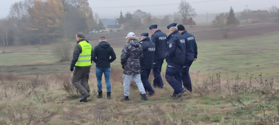 Ponad 100 osób szuka starszego mężczyzny. W piątek oddalił się od swojego domu