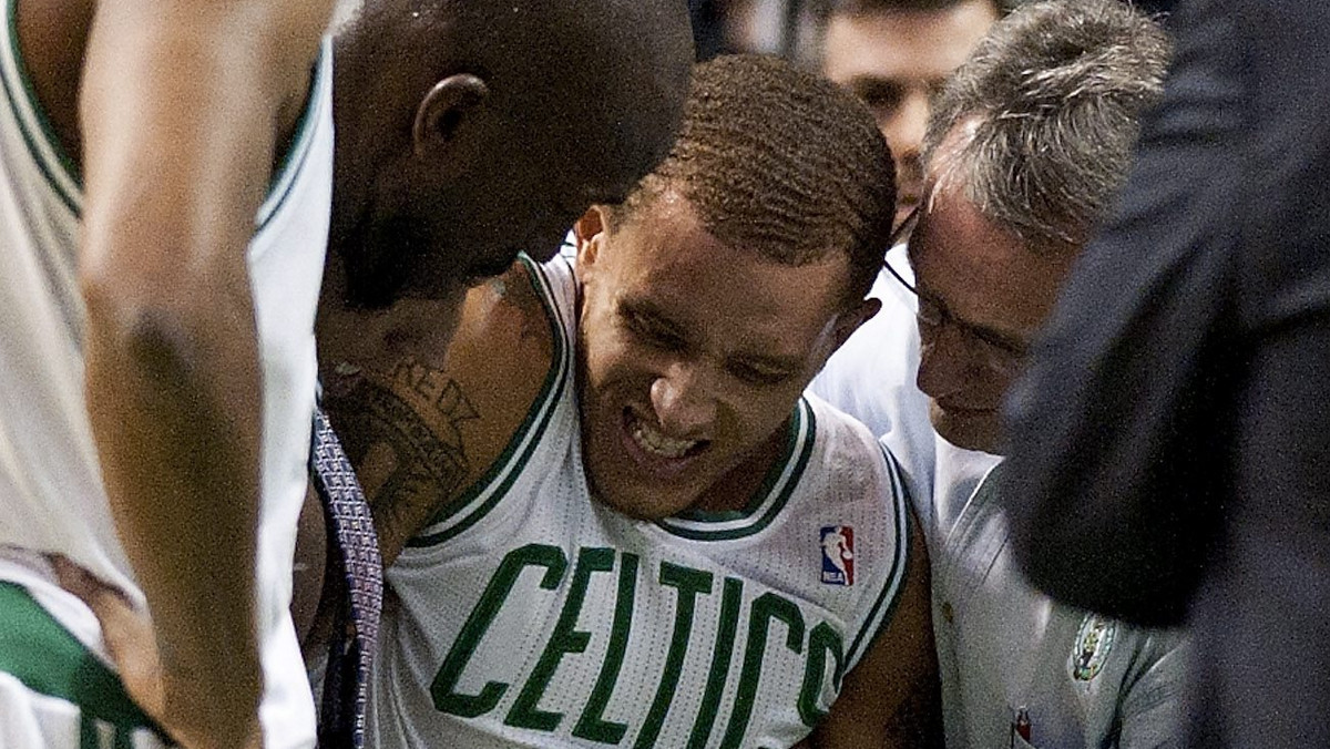 Delonte West z Bostonu Celtics w środowym meczu przeciwko New Jersey Nets doznał bolesnej kontuzji pęknięcia prawego nadgarstka i czeka go odpoczynek od koszykówki.