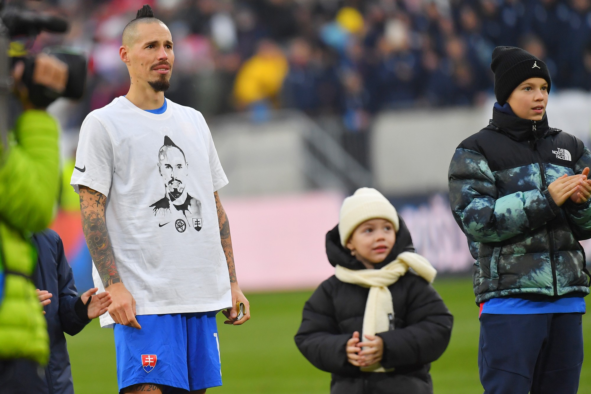 Slovenský futbalista Marek Hamšík sa v Bratislave rozlúčil s reprezentačnou kariérou proti Čile. 