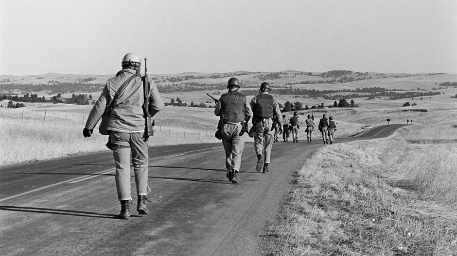 Federalni na drodze do Wounded Knee