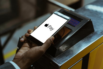 Największy bank w Polsce udostępnił usługę Apple Pay