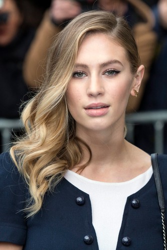 Dylan Penn wychodzi z cienia rodziców