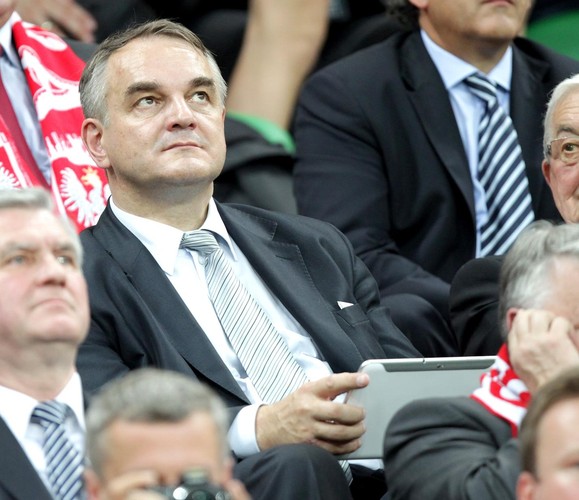 <b>Miejsce 5. Waldemar Pawlak, wicepremier, minister gospodarki </b><br />W ostatnim roku zarobił: <b>205 724,99 zł</b><br />Jest zajęty w rządzie, ale zajmuje się również swoim 27-hektarowym gospodarstwe rolnym, które w ubiegłym roku przyniosło mu 30 tys. zł zysku.